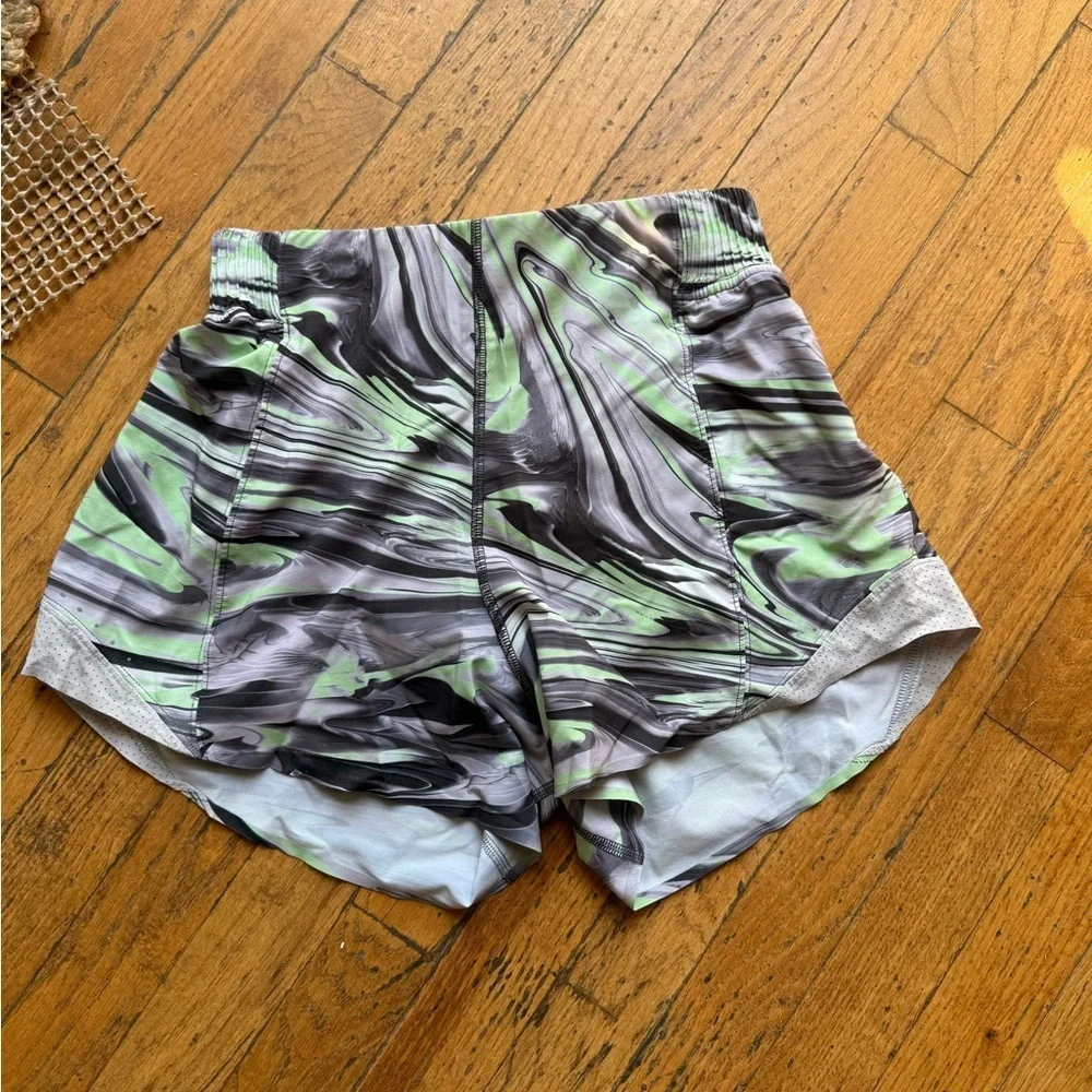Lululemon Hotty Hot Marble Print Shorts 4” *Special Edition* sz:4